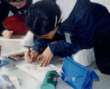 何色かわかんないよ〜